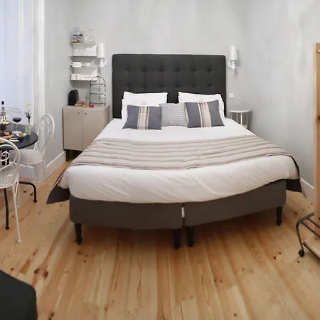 B In B Lisbon Downtown Suites-2